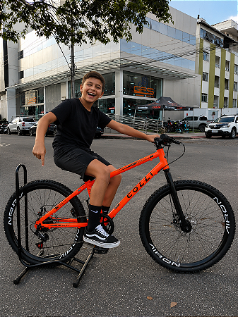 BICICLETA ARO (24) MTB MASCULINA/FEMININA COLLI AIRON 7 VELOCIDADES (1X7) FREIO A DISCO MECÂNICO COR LARANJA NEON