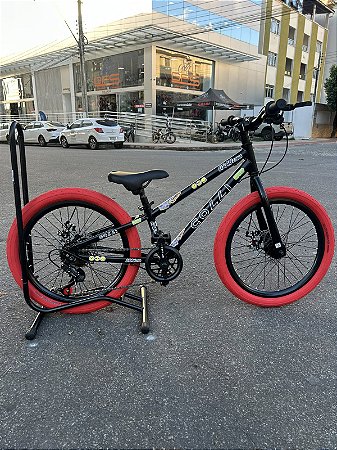 BICICLETA ARO (20) MTB COLLI GRAUZINHA 7 VELOCIDADES (1X7) FREIO A DISCO MECÂNICO COR PRETO PNEU VEMELHO