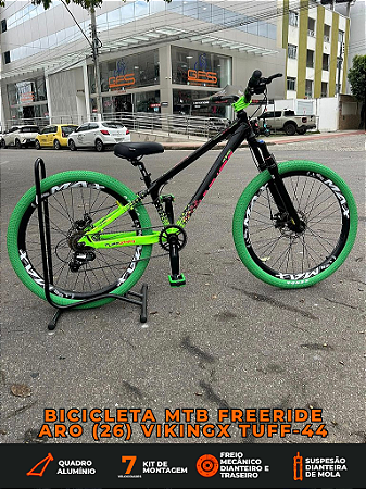 BICICLETA MTB FREERIDE ARO (26) VIKINGX TUFF-44 KIT 7 VELOCIDADES FREIO DISC MECÂNICO COR PRETO/VERDE/ROSA