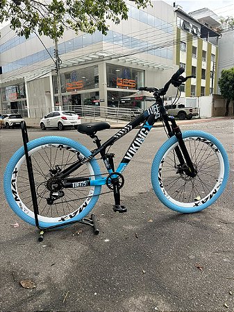 BICICLETA MTB FREERIDE ARO (26) VIKINGX TUFF-25 KIT 7 VELOCIDADES (1X7) FREIO A DISCO MECÂNICO COR PRETO/AZUL/BRANCO