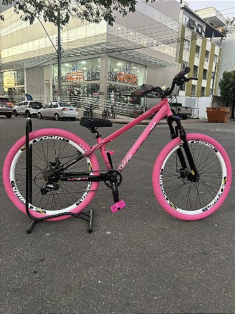BICICLETA MTB FREERIDE ARO (26) VIKINGX TUFF X-44 CAMBIO 7 VELOCIDADES FREIO DISC MECÂNICO COR ROSA /ROSA