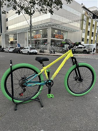 BICICLETA MTB FREERIDE ARO (26) VIKINGX TUFF X-44 CAMBIO 7 VELOCIDADES FREIO DISC MECÂNICO COR AMARELO/VERDE