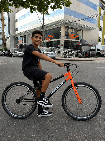 BICICLETA ARO (24) MASCULINA COR PRETO/LARANJA S/MARCHA FREIO V-BRAKE MARCA VELOOH