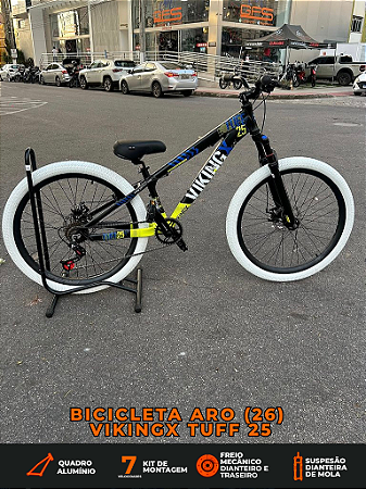 BICICLETA MTB FREERIDE ARO (26) VIKINGX TUFF-25 KIT 7 VELOCIDADES (1X7) FREIO A DISCO MECÂNICO COR PRETO/NEON/BRANCO