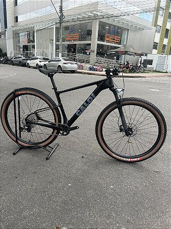 BICICLETA MTB ARO (29) CALOI CARBON HT SPORT SHIMANO DEORE 12V FREIO DISC HIDRÁULICO QUADRO 19 (G) COR PRETO