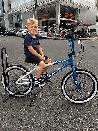 BICICLETA ARO (20) MASCULINA COR AZUL METALICO / BRANCO SEM MARCHA FREIO V-BRAK PRO-X SERIE 5
