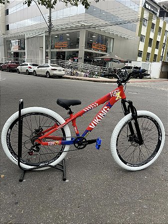 BICICLETA MTB FREERIDE ARO (26) VIKINGX TUFF-44 KIT 7 VELOCIDADES (1X7) FREIO A DISCO MECÂNICO COR VERMELHA/BRANCO
