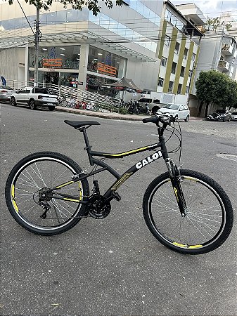 BICICLETA MTB ARO (26) CALOI ANDES KIT 21 VELOCIDADES FREIO V-BRAKE COR PRETO FOSCO/AMARELO