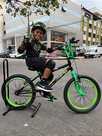 BICICLETA ARO (20) MASCULINA COR PRETO/VERDE S/MARCHA FREIO V-BRAKE MARCA VELOOH CROSS