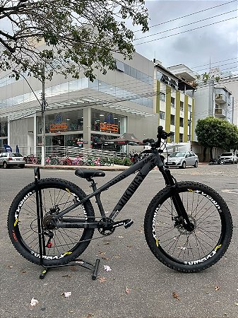 BICICLETA MTB FREERIDE ARO (26) VIKINGX TUFF-25 KIT 7 VELOCIDADES FREIO A DISCO MECÂNICO COR GRAFITE/PRETO