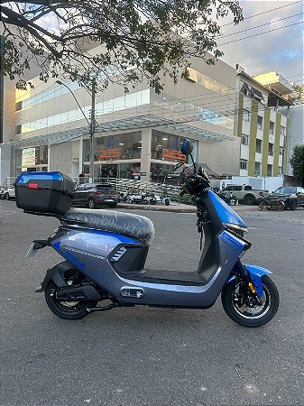 SCOOTER ELÉTRICA KLOSH DOHA ESTILO MOTONETA COM GUARDA VOLUMES DE BAIXO DO ASSENTO 1000W AUTOPROPELIDO AZUL ESCURO