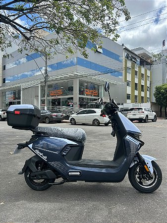 SCOOTER ELÉTRICA KLOSH DOHA ESTILO MOTONETA COM GUARDA VOLUMES DE BAIXO DO ASSENTO 1000W AUTOPROPELIDO AZUL CLARO