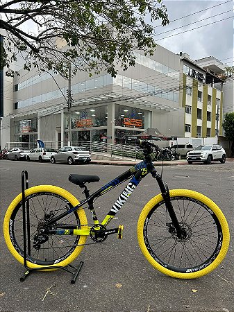 BICICLETA MTB FREERIDE ARO (26) VIKINGX TUFF-25 KIT 7 VELOCIDADES FREIO A DISCO MECÂNICO COR PRETO/AMARELO