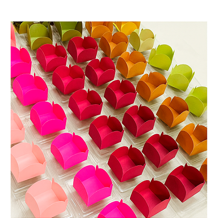 50 Forminhas 4 Pétalas Para Doces Brigadeiros Festas Anivers