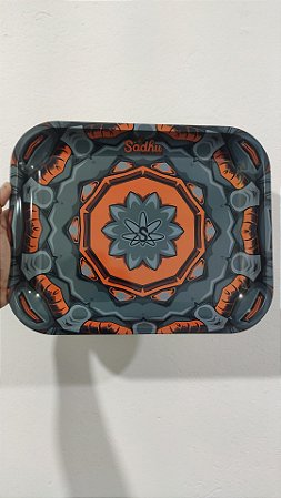 BANDEJA SADHU GRANDE CINZA E LARANJA 34 X 27 CM