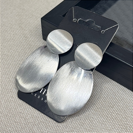 Brinco Oval Cor: Prata