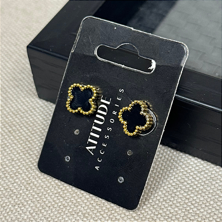 Brinco Trevo Preto Cor: Dourado