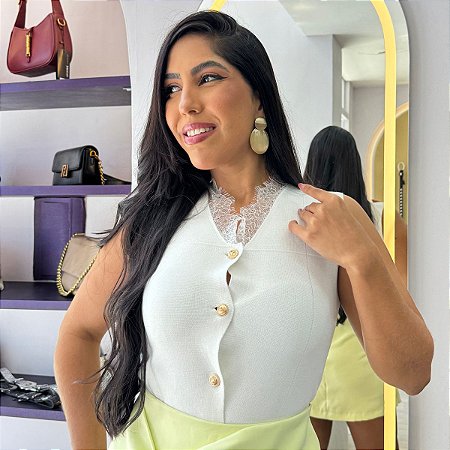 Blusa em Tricot Modal com Detalhes em Renda Charme