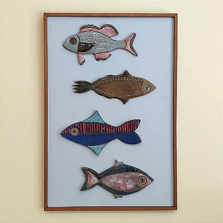 Painel 4 peixes em cerâmica artesanal sobre madeira 42 X 62 cms