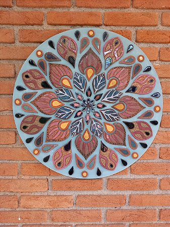 Mandala em cerâmica artesanal sobre madeira 60 cms