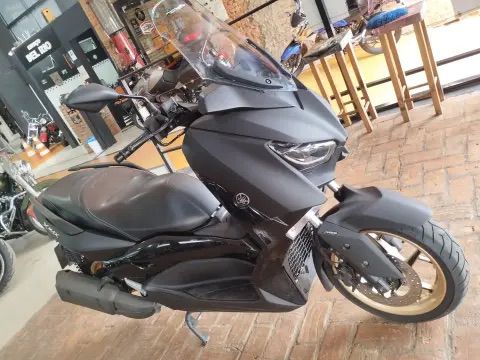 YAMAHA XMAX ABS