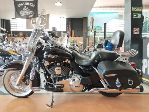 HARLEY-DAVIDSON ROAD KING CLASSIC