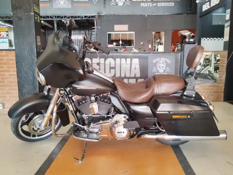 HARLEY-DAVIDSON STREET GLIDE