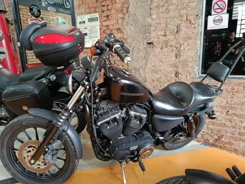 Harley Davidson SPORTSTER IRON 883