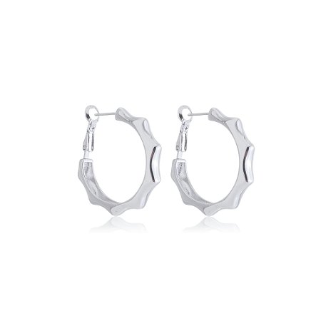 Brinco de argola liso banho em rodio branco