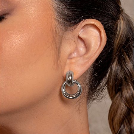 Brinco de base liso banho em rodio branco