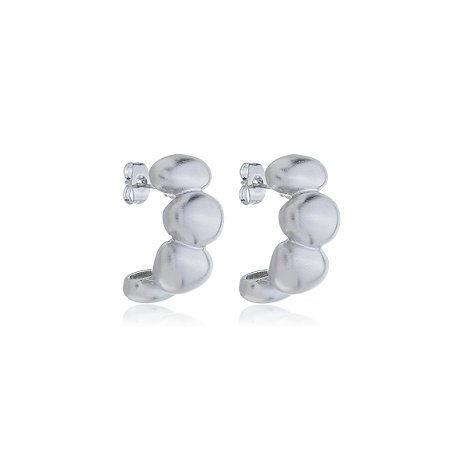 Brinco de argola liso acetinado banho em rodio branco