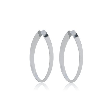 Brinco liso banho em rodio branco