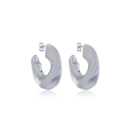 Brinco de argola liso acetinado banho em rodio branco