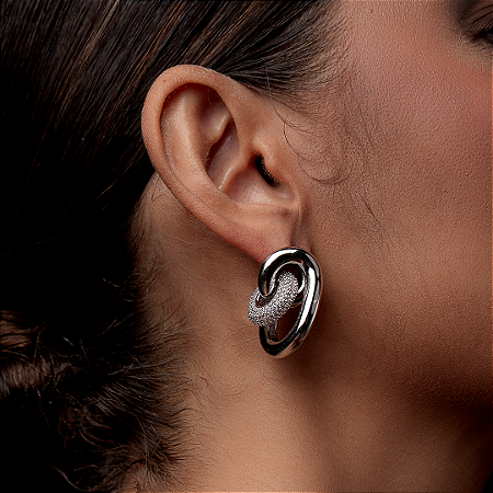 Brinco com zirconia cristal banho em rodio branco