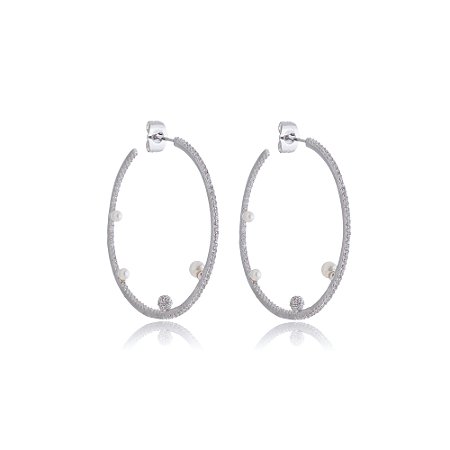 Brinco de argola com perola cravejado banho em rodio branco