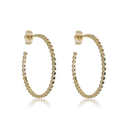 Brinco de argola cravejado de zirconia colorida banho em ouro 18k