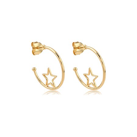 Brinco de argola liso com detalhe de estrela banho em ouro 18k