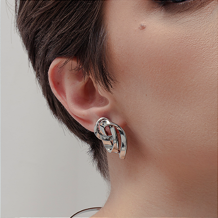 Brinco Liso em Banho de Ródio Branco