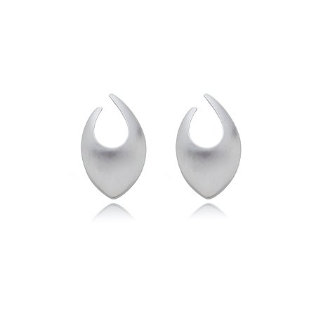 Brinco liso acetinado banho em Ródio Branco