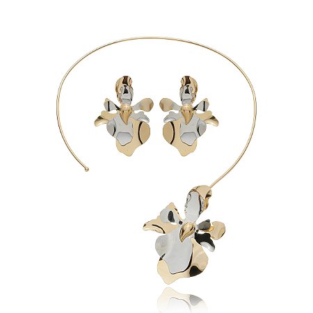 Conjunto de brinco e colar de flor dourado com banho duplo