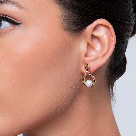 Brinco de perola cravejado de zirconia onix banho em ouro 18k