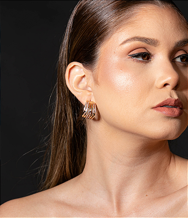 Brinco de argola cravejado de zirconia cristal banho em ouro 18k