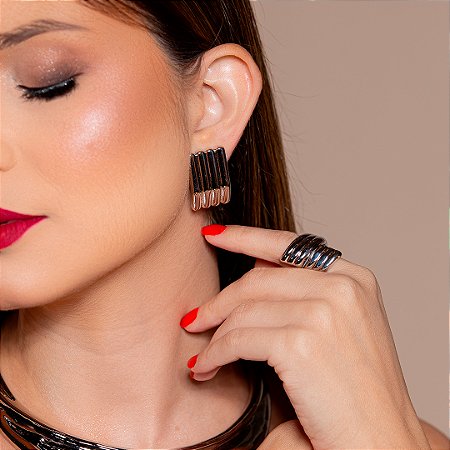 Brinco liso banho em rodio branco