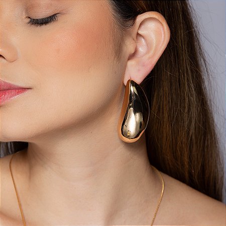 Brinco dourado liso banho em ouro 18K