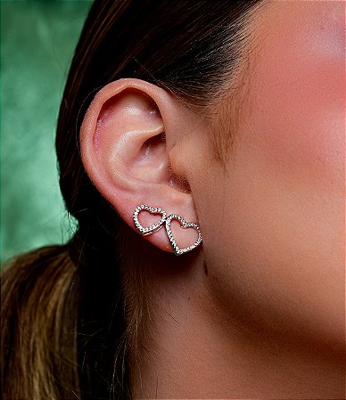 Dupla de coração cravejado de zirconia cristal banho em rodio branco