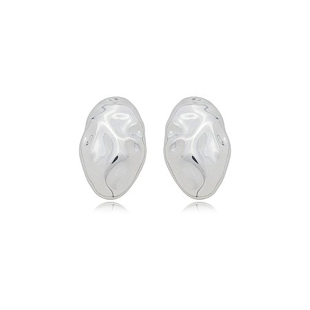 Brinco de base martelado banho em rodio branco