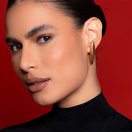 Brinco dourado liso banho em ouro 18K