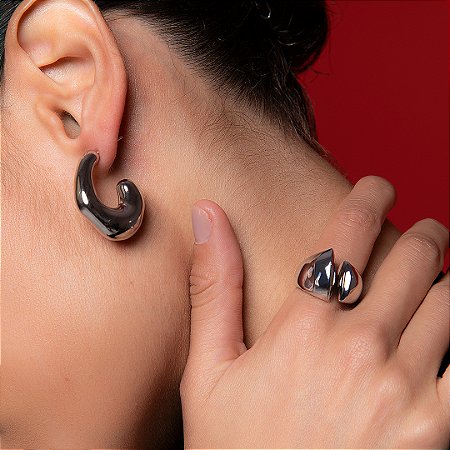 Brinco de argola liso banho em rodio branco