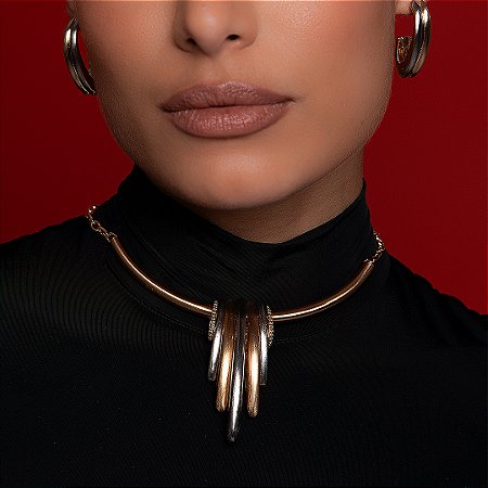 Colar liso com pingente banho em ouro 18k