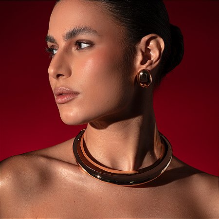 Brinco dourado liso banho em ouro 18K